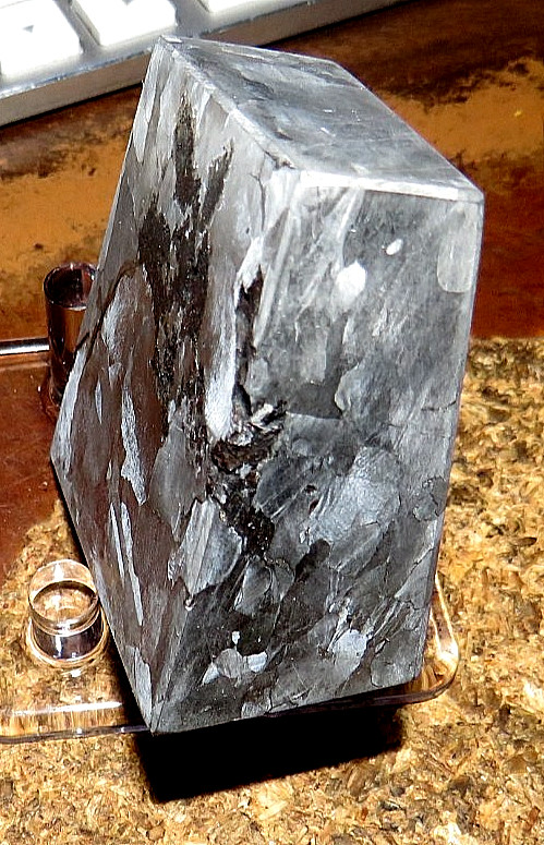 BEAUTIFUL 561 GM. ETCHED CAMPO DEL CIELO METEORITE SCULPTURAL MULTI CUT  1.2 LBS