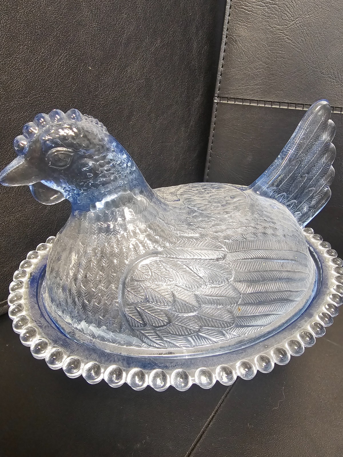 Vintage Indiana Glass Blue Hen on a nest. 7 1/2 inch. Great condition. Vintage Indiana Glass Blue Hen on a nest. 7 1/2 inch. Great condition.