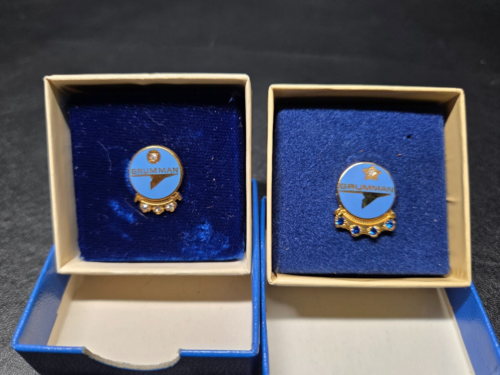 Vintage Grumman 15 & 20 Service Pin 1/10th 10kt Mint in Original Box Tie-Tac