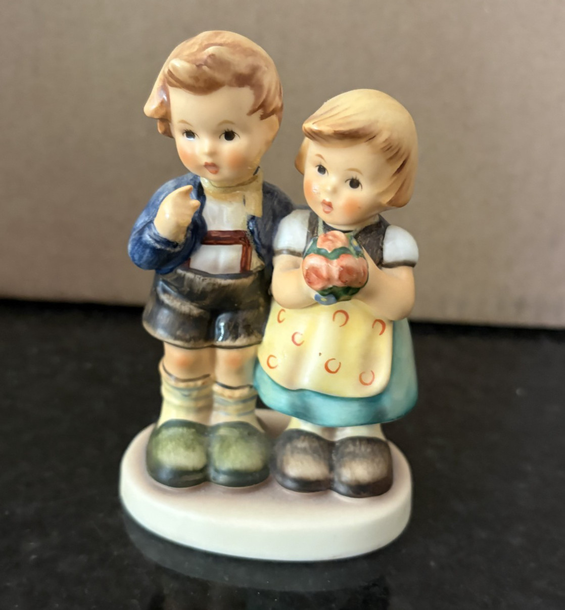 Hummel Goebel Figurine #220 \