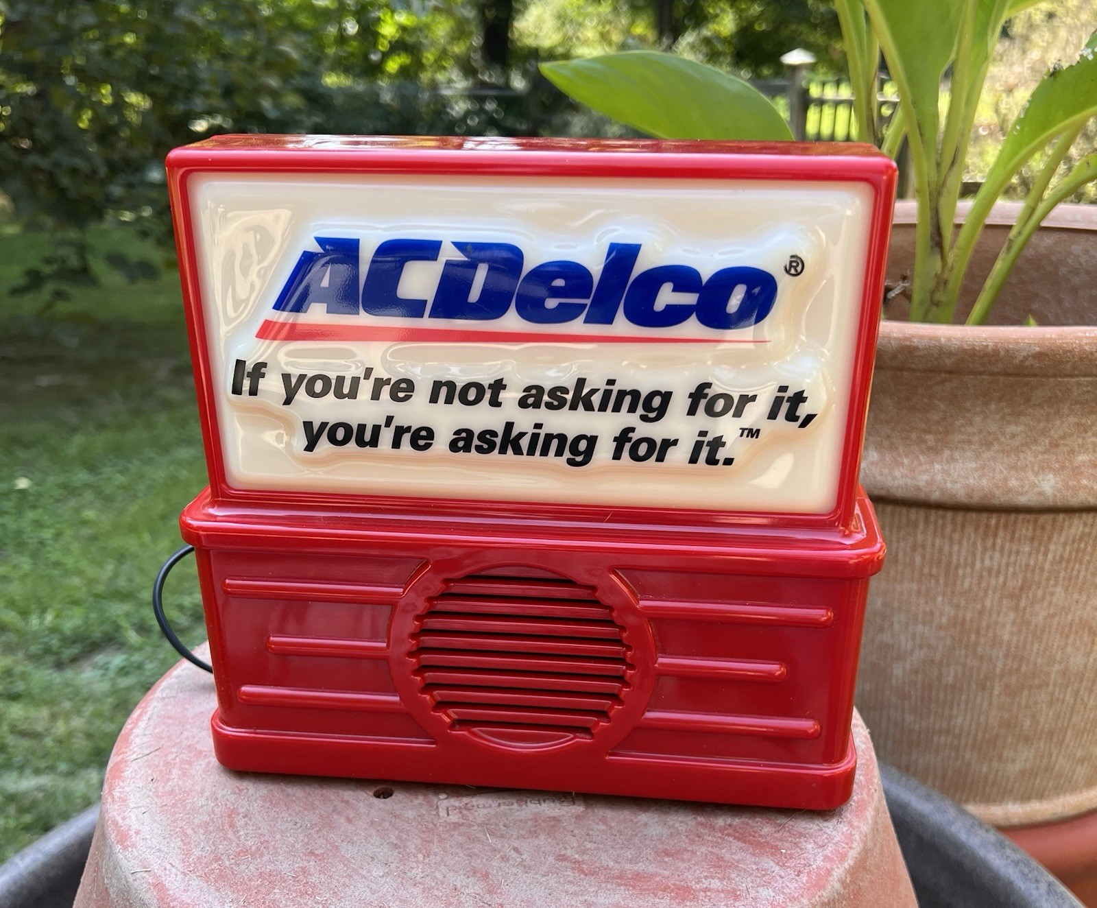 VINTAGE AC DELCO ADVERTISING AM/FM RADIO GREAT CONDITION …. WORKS VINTAGE AC DELCO ADVERTISING AM/FM RADIO GREAT CONDITION …. WORKS