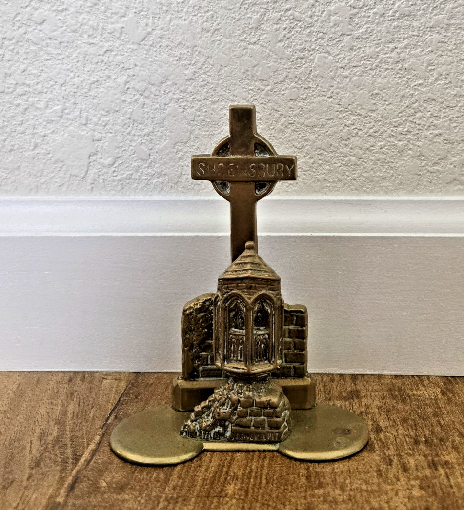 Vtg Brass Mail Napkin Holder Shrewsbury Celtic Style Medieval Desk Ornament Vtg Brass Mail Napkin Holder Shrewsbury Celtic Style Medieval Desk Ornament