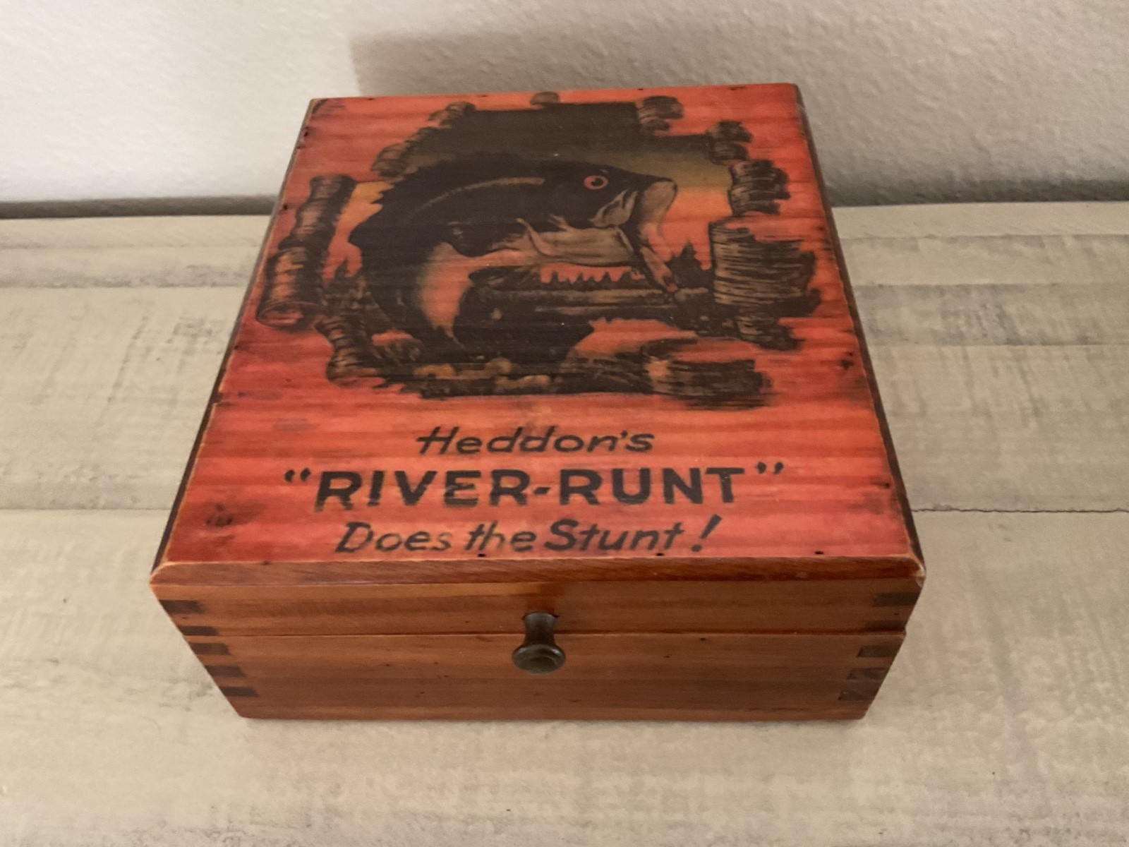 VINTAGE HEDDON’S RIVER-RUNT WOODEN FISHING / DISPLAY BOX MADE IN USA VINTAGE HEDDON’S RIVER-RUNT WOODEN FISHING / DISPLAY BOX MADE IN USA