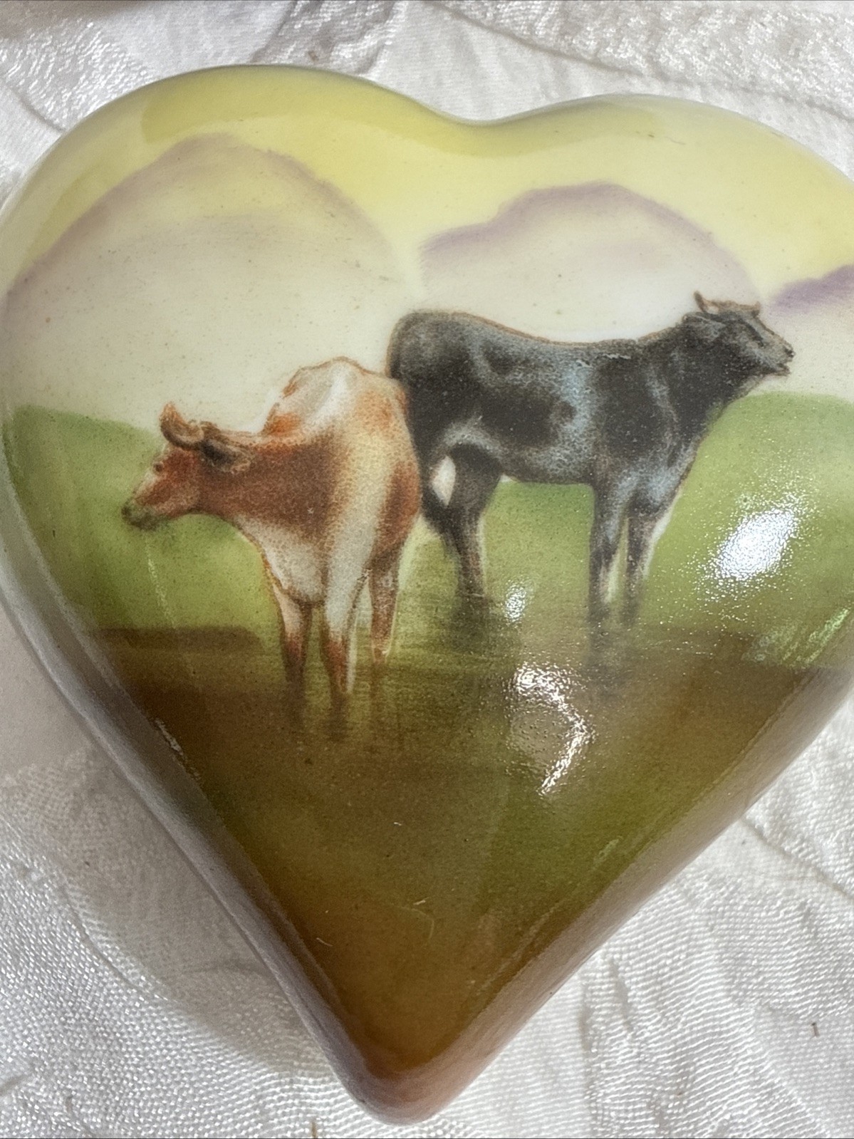 Antique 1907 Royal Bayreuth Bavaria Trinket Box Farm Cow Porcelain Heart Toronto