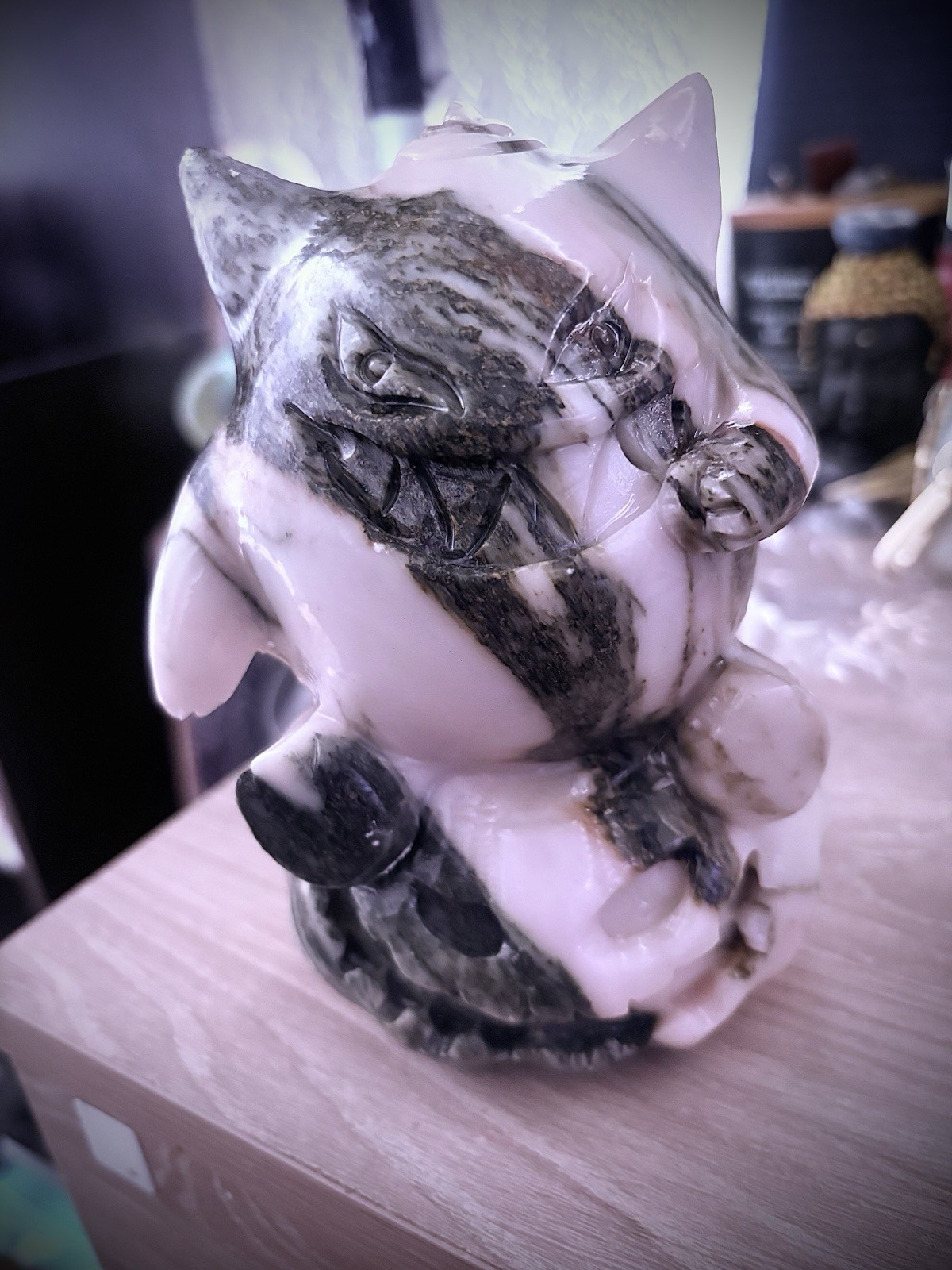 MAG FOR DEALS(: Gengar Pokemon crystal carving (green&white jade)