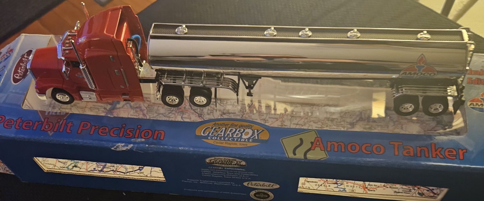 Gearbox Collectible Peterbilt Precision Amoco Tanker Die-Cast 2000 Red/Silver