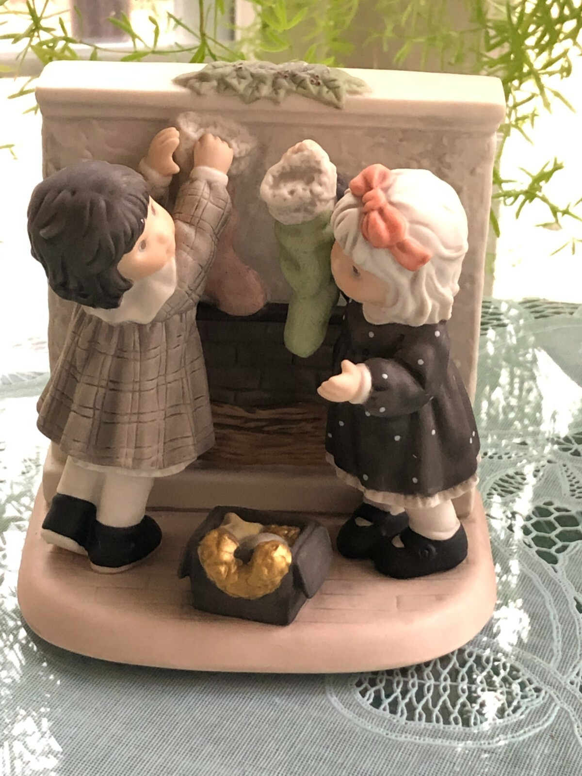 PRETTY AS A PICTURE BY KIM ANDERSON - LOVE DECORATES THE SEASON (FIREPLACE)