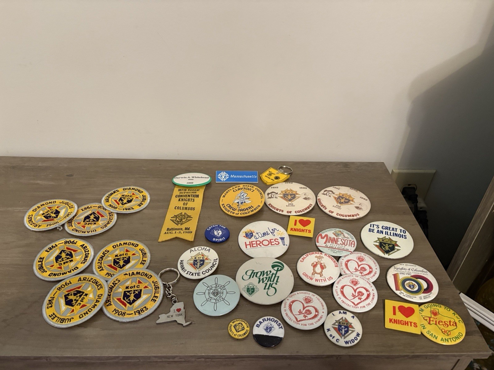 Vintage 80s Knights Of Columbus Big Lot Memorabilia Pinback Buttons Keychains +
