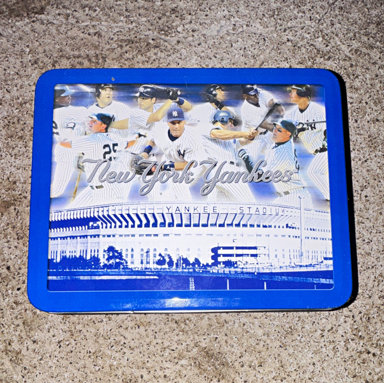 2003 Kohl\'s New York Yankees Metal Lunchbox Giveaway Tin w/ Latch - Metal