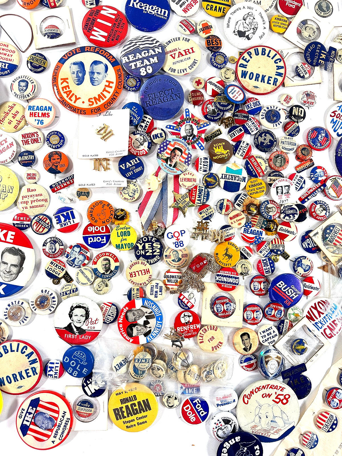 HUGE 200+ vtg Original Political Pins Pinbacks 40s 50s 60s 70s 80s 90s