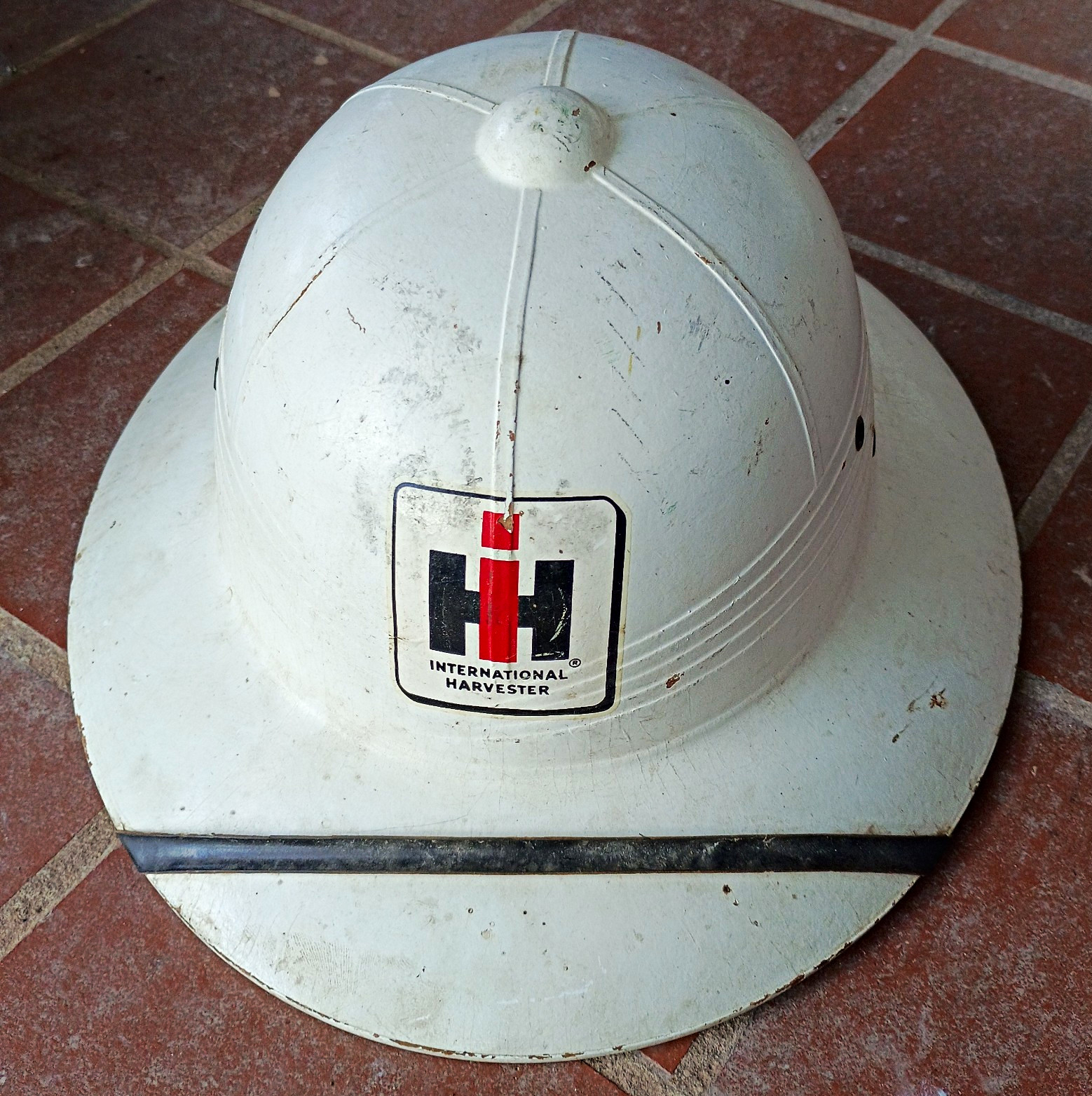 International Harvester Logo vintage White safari/pith helmet International Harvester Logo vintage White safari/pith helmet