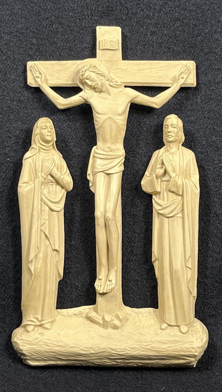 Vintage Molded Plastic Crucifixion Wall Plaque Jesus Cross Mary John Vintage Molded Plastic Crucifixion Wall Plaque Jesus Cross Mary John