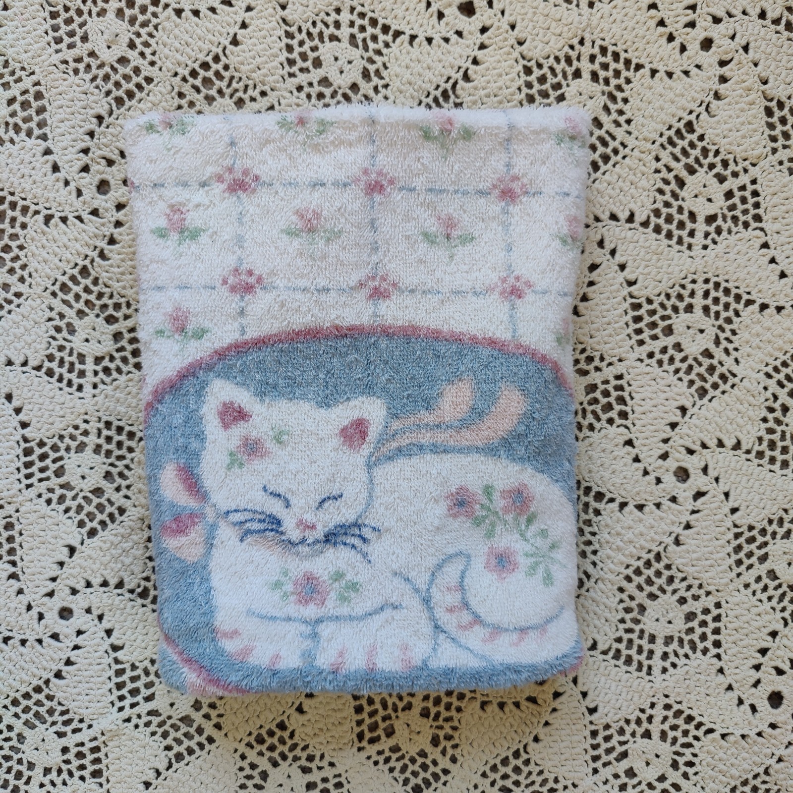 Vtg St. Mary\'s Bath Towel Sleepy Cat Powder Blue Pink Hearts Granny Cottage Core