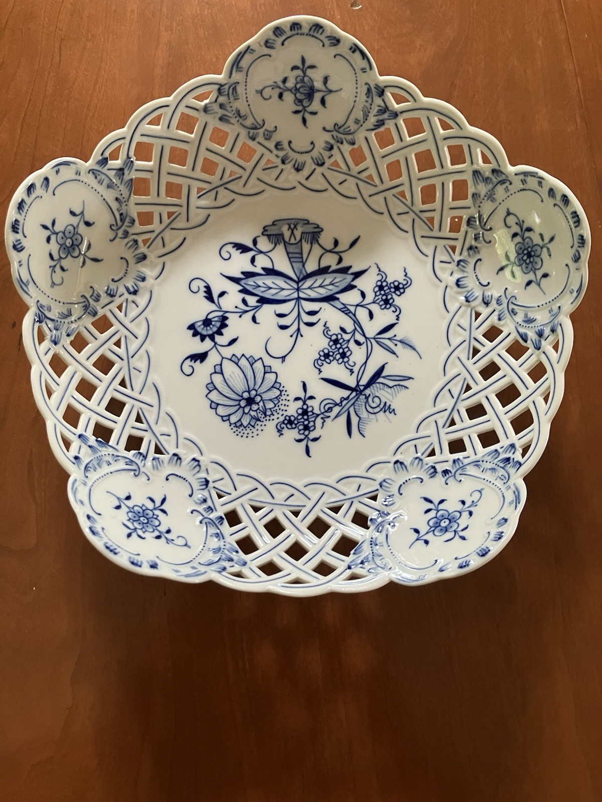Antique Meissen Blue Onion Reticulated Rim Bowl 9” Five Point Round Antique Meissen Blue Onion Reticulated Rim Bowl 9” Five Point Round