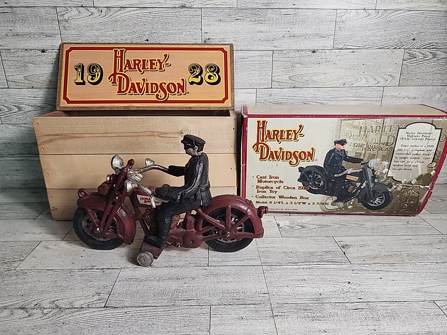 Vintage Harley Davidson 1996 Cast Iron Motorcycle w/ Rider & Wooden Box 1928 Rep Vintage Harley Davidson 1996 Cast Iron Motorcycle w/ Rider & Wooden Box 1928 Rep
