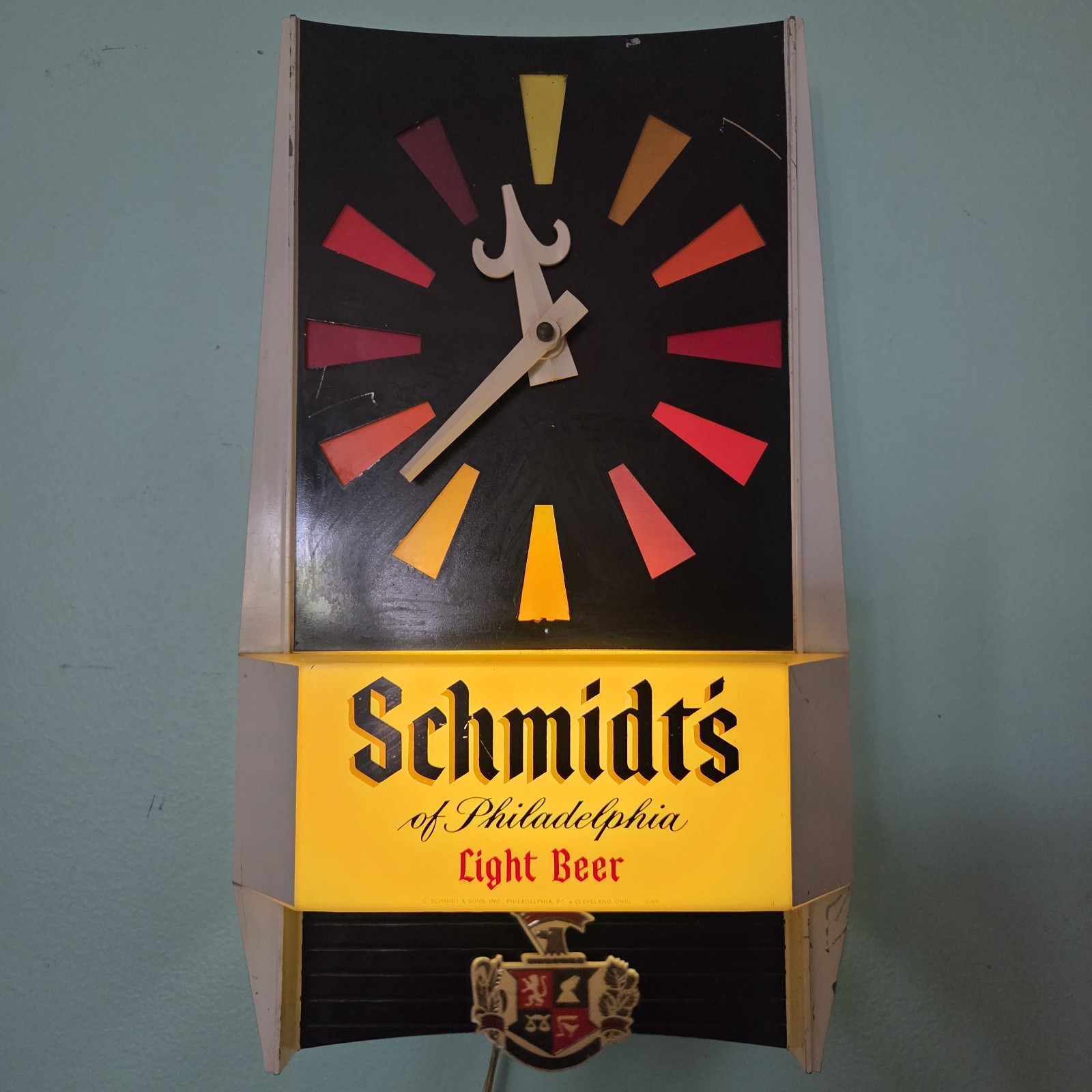 VTG Schmidt\'s Of Philadelphia Light Beer Pendulum Lighted Clock 1969 - Working