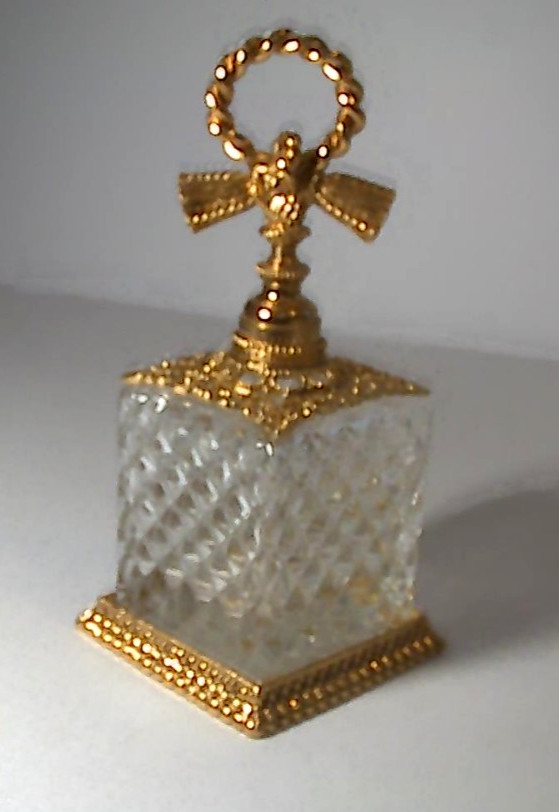 VTG ORMOLU PERFUME BOTTLE IN THE FRENCH STYLE 1970'S W/ORNATE DETAILS VTG ORMOLU PERFUME BOTTLE IN THE FRENCH STYLE 1970'S W/ORNATE DETAILS