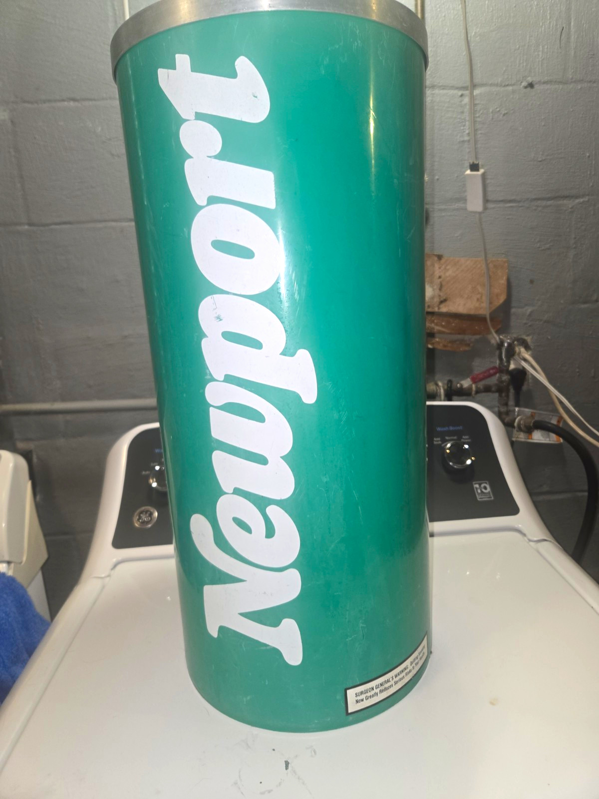 Newport Large Tall Green Plastic Ashtray w/ Metal Lid