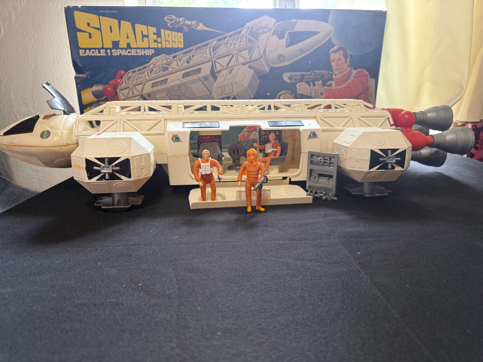 Vintage Mattel Space 1999 Eagle Spaceship COMPLETE withBox, Figures, Accessories Vintage Mattel Space 1999 Eagle Spaceship COMPLETE withBox, Figures, Accessories