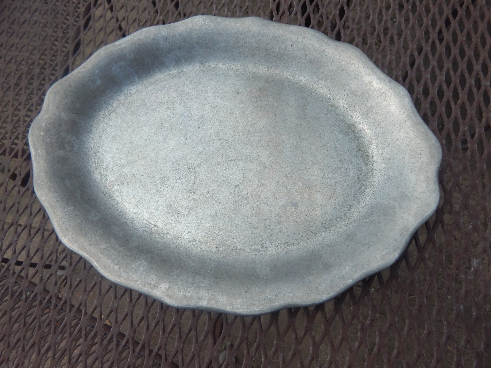 18th/early 19th c. Antique Pewter Oval platter with wavy serpentine rim no marks