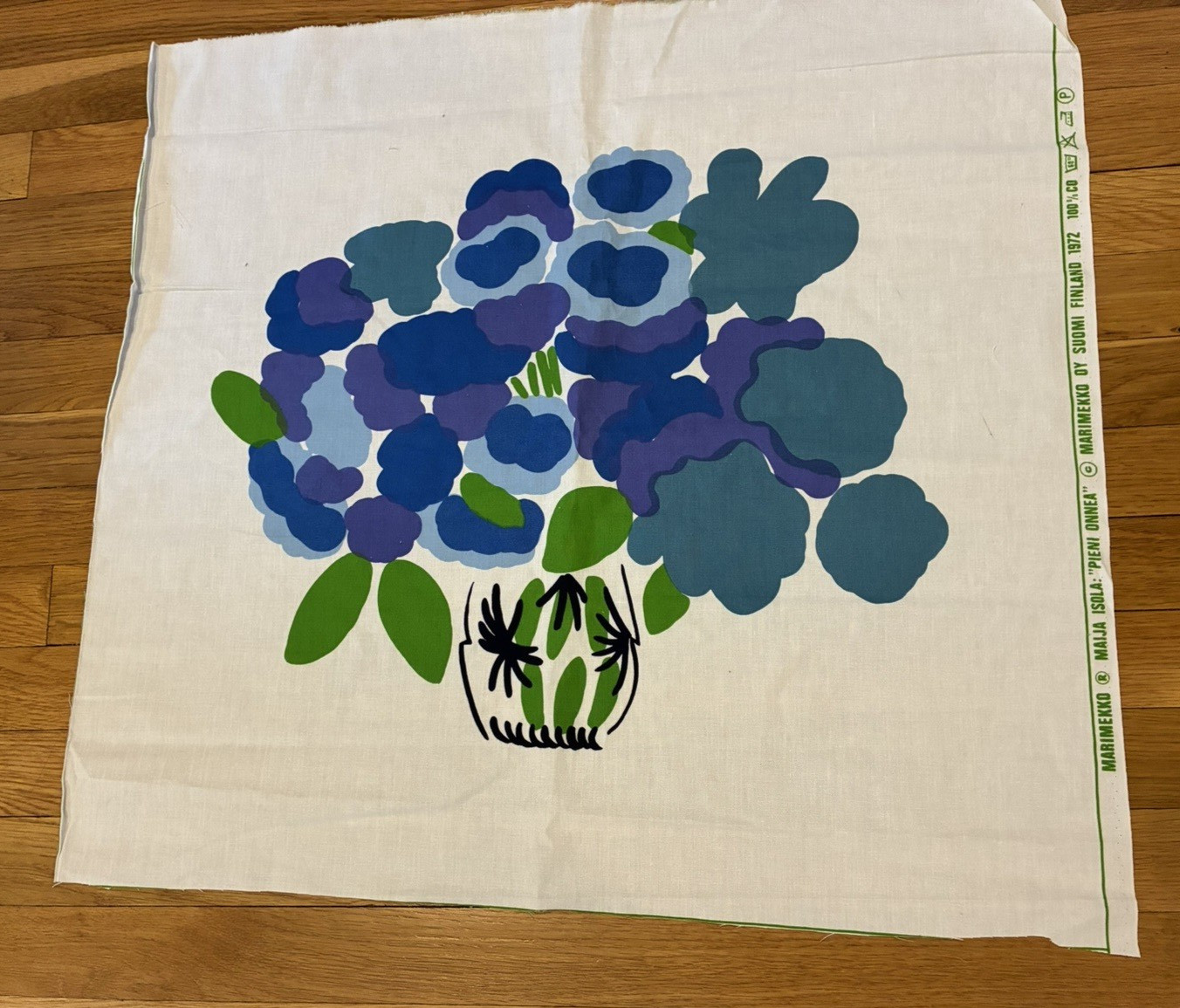 Vintage Marimekko 1972 Fabric Maija Isola PIENI ONNEA Vintage Marimekko 1972 Fabric Maija Isola PIENI ONNEA