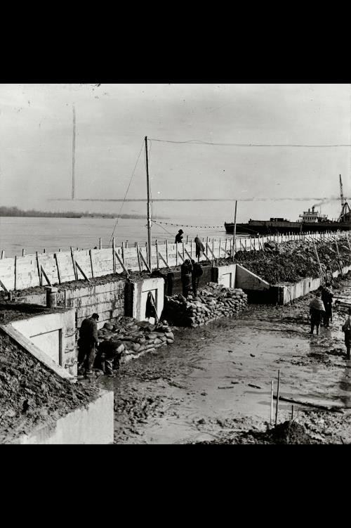 Cairo Illinois 1937 Mississippi River Flood Sandbags Levees Waterside