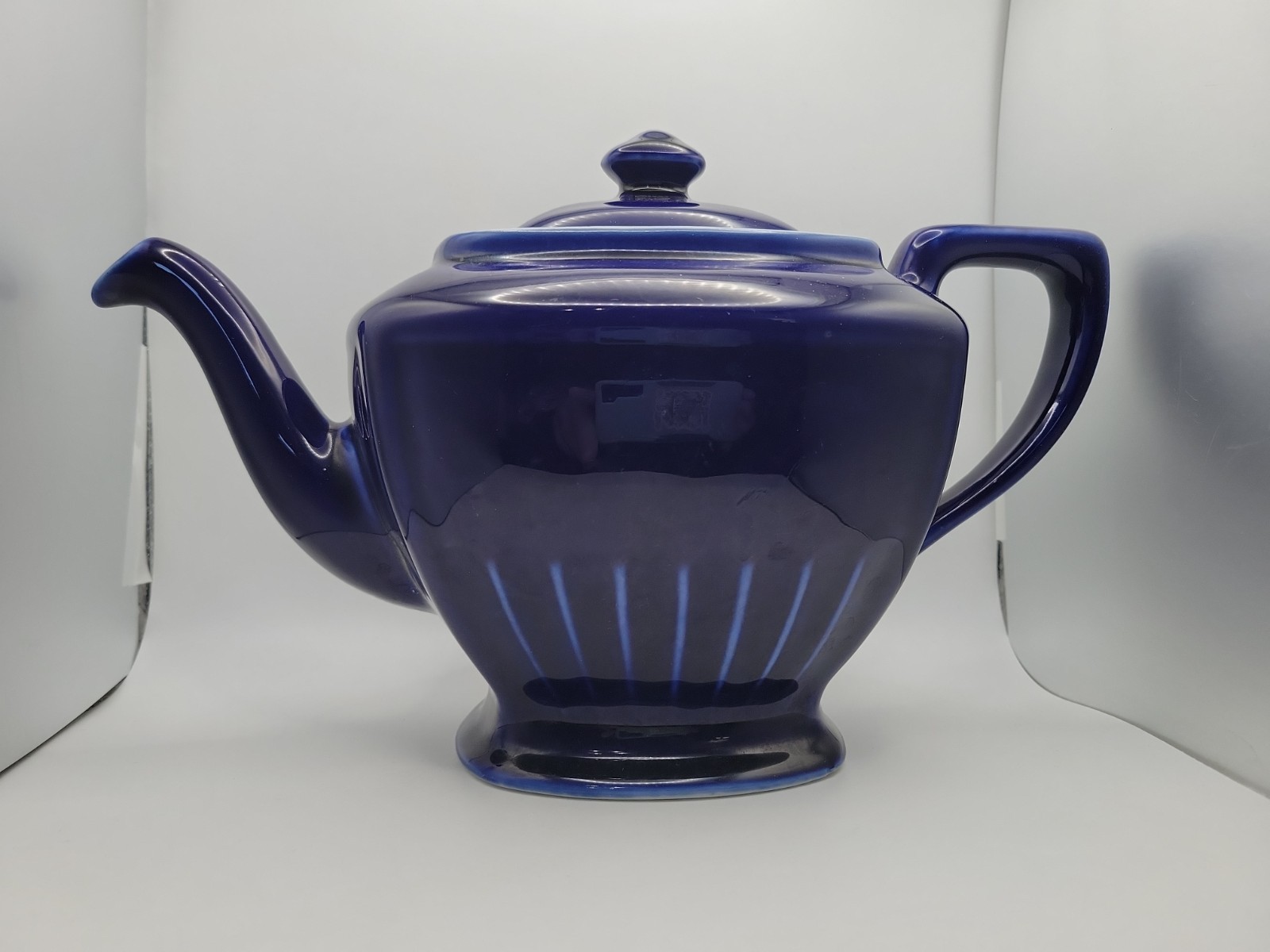 Hall China Cobalt Blue Teapot – Vintage Pedestal Base USA Pottery w/ Lid