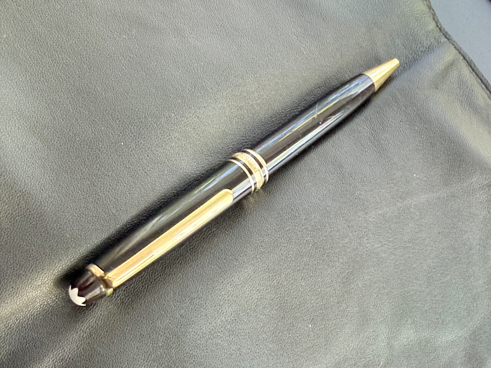 Montblanc M164 Meisterstuck Classique Ballpoint Pen Montblanc M164 Meisterstuck Classique Ballpoint Pen