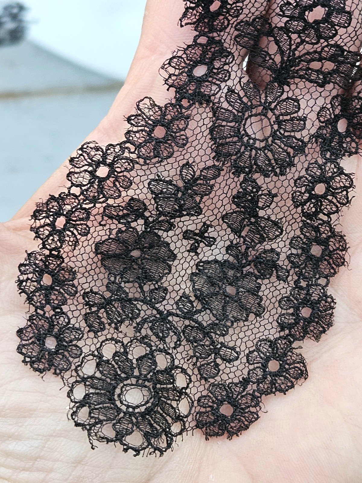 ANTIQUE LACE - WHIPPED LACE TIE Lappet  19th century Victorian Mourning 
