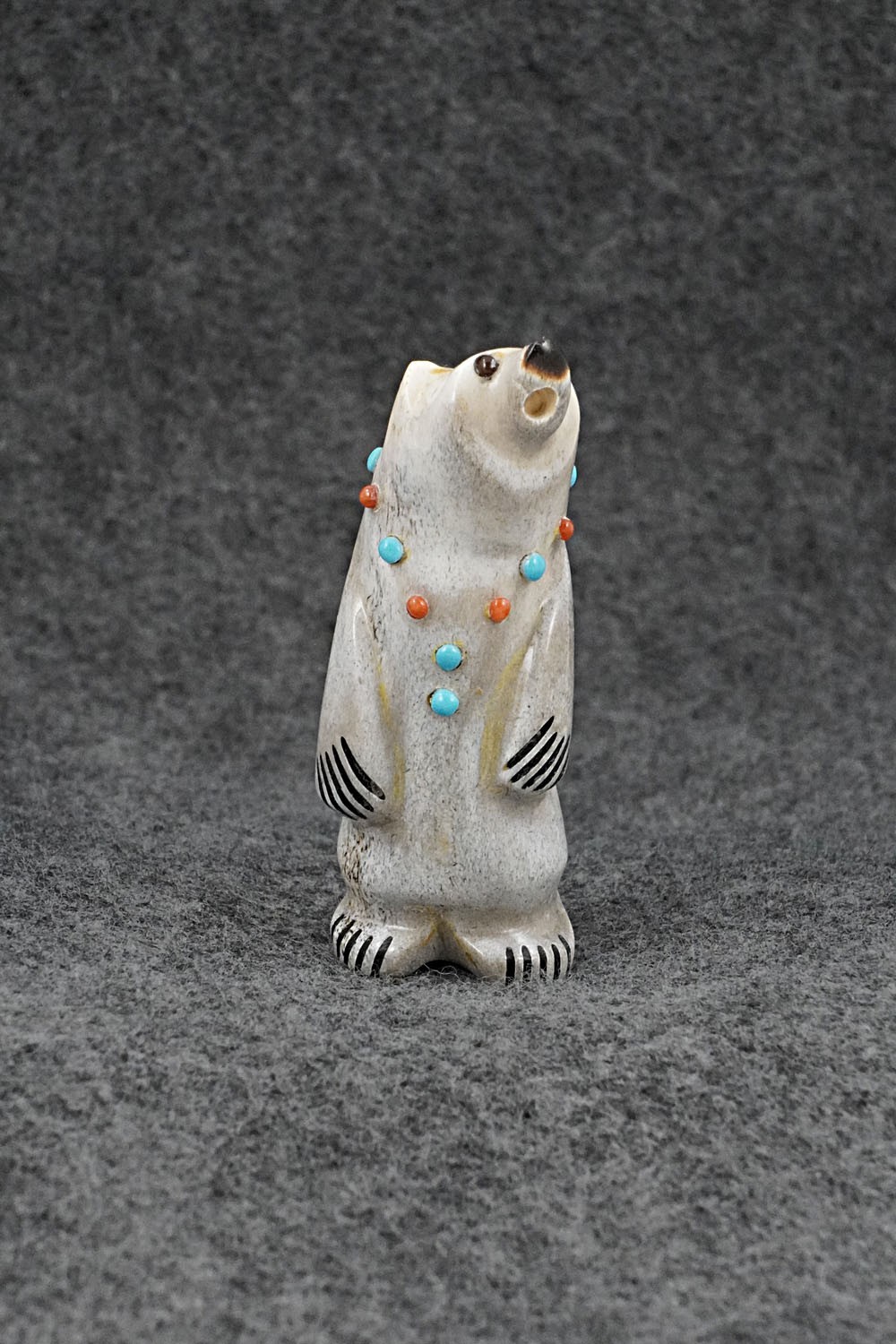 Bear Zuni Fetish Carving - Claudia Peina Bear Zuni Fetish Carving - Claudia Peina