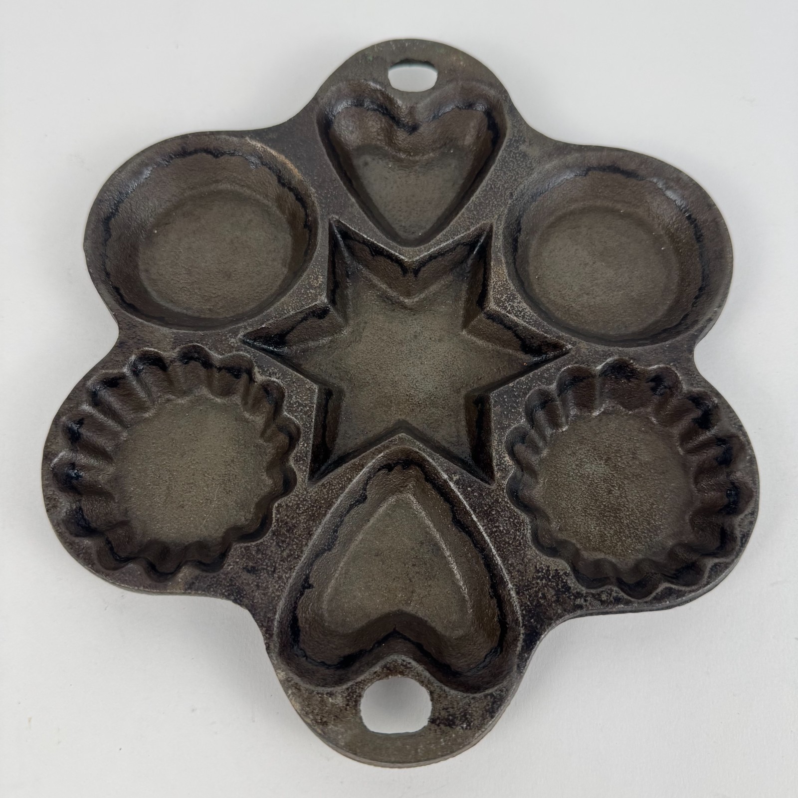 Vintage Cast Iron JW Baking Mold Pan 9 Vintage Cast Iron JW Baking Mold Pan 9