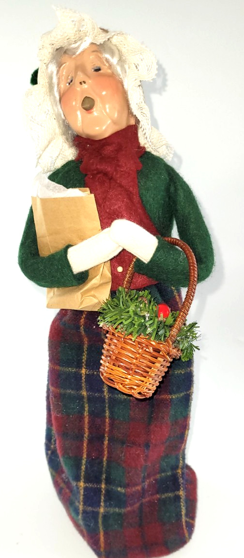 Byers Choice Caroler 2001 Old Woman Plaid Skirt Holding Basket and Gift Bag 13 Byers Choice Caroler 2001 Old Woman Plaid Skirt Holding Basket and Gift Bag 13