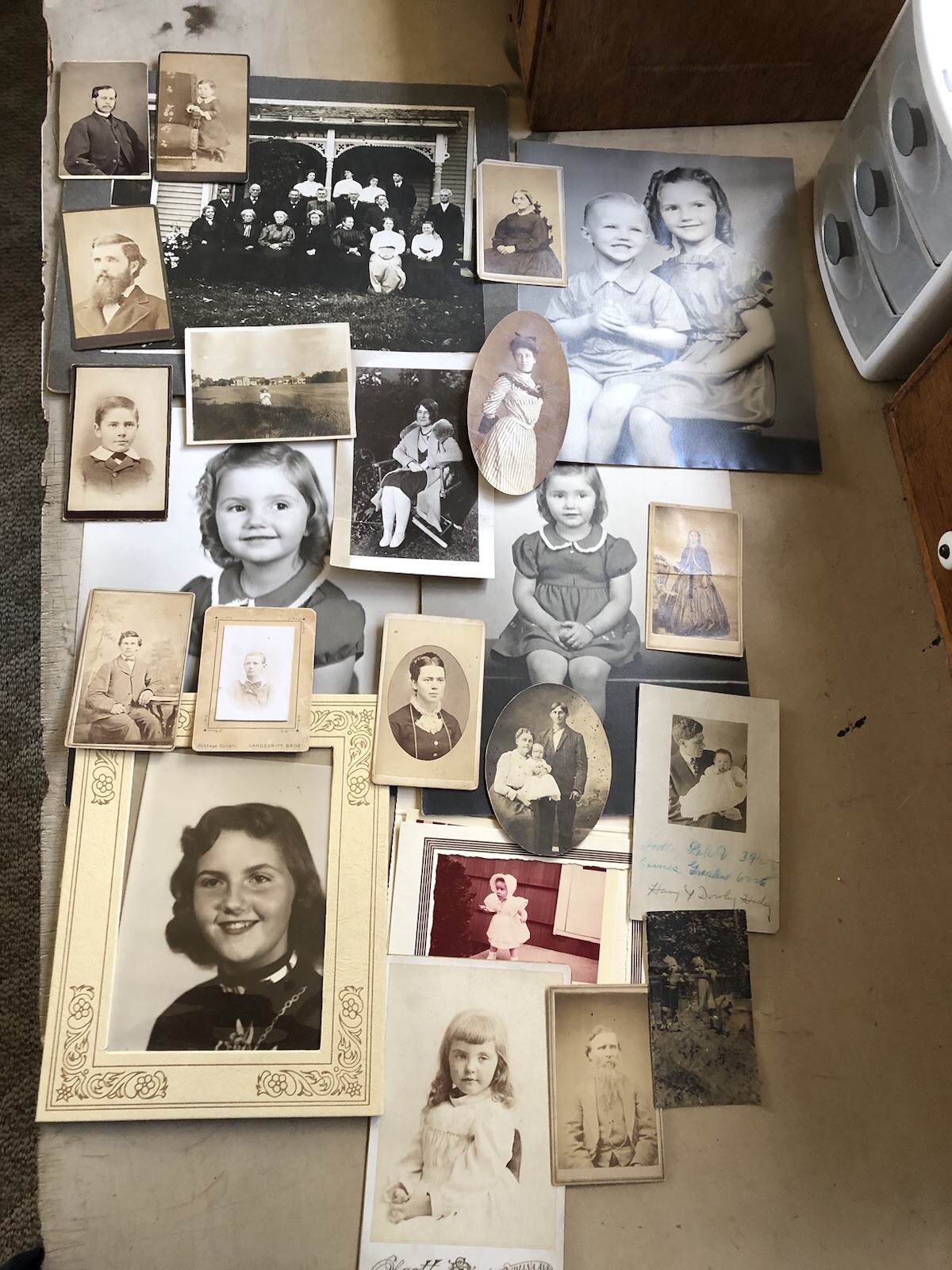 Lot Of 25 Vintage Antique Photos Cabinet Cards