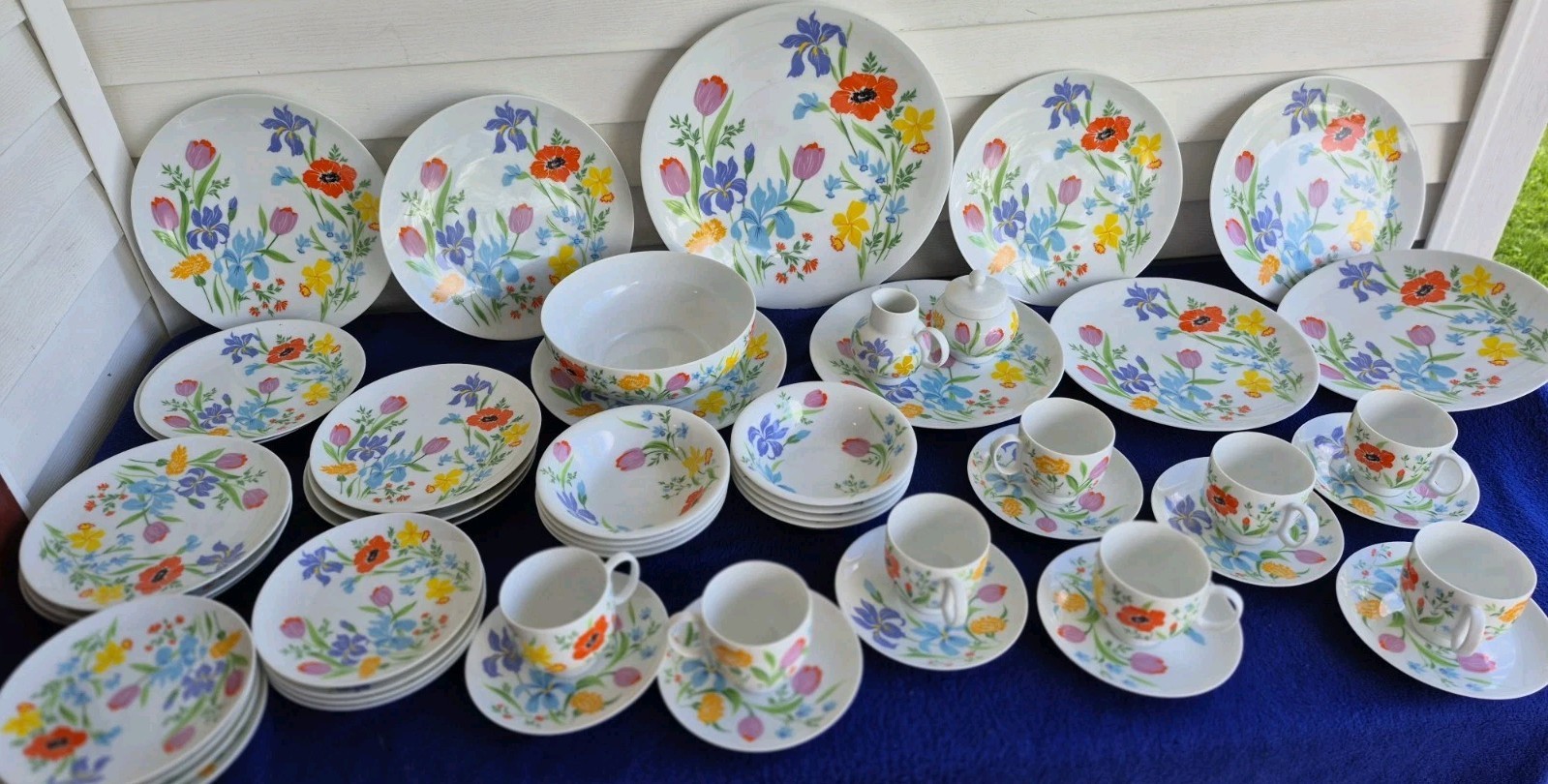 VINTAGE HEINRICH BAVARIA GERMANY DINNERWARE SET,FLORAL DESIGN SETTING OF 8 NICE VINTAGE HEINRICH BAVARIA GERMANY DINNERWARE SET,FLORAL DESIGN SETTING OF 8 NICE