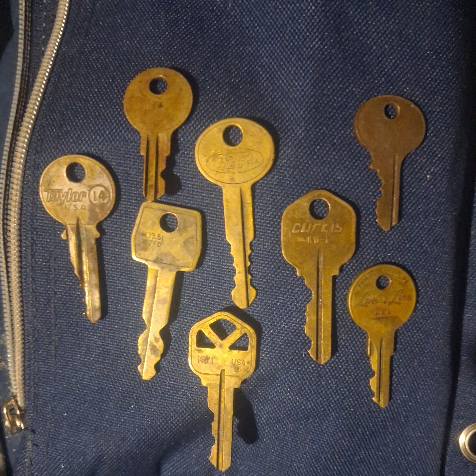Lot 8 Vintage Brass Key -All Offerse Welcomed-