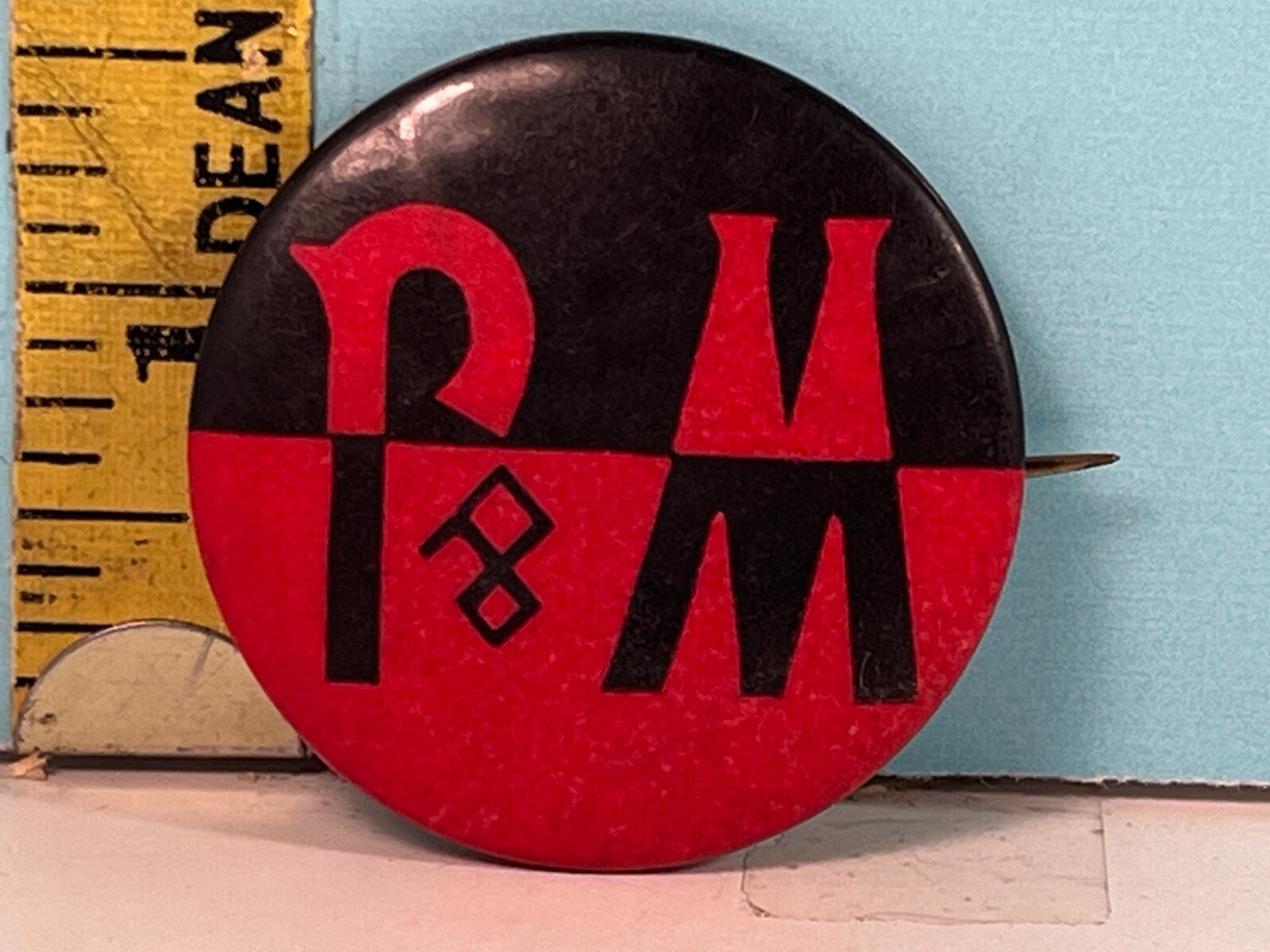 Vintage P & M Black & Red Pinback Button Vintage P & M Black & Red Pinback Button