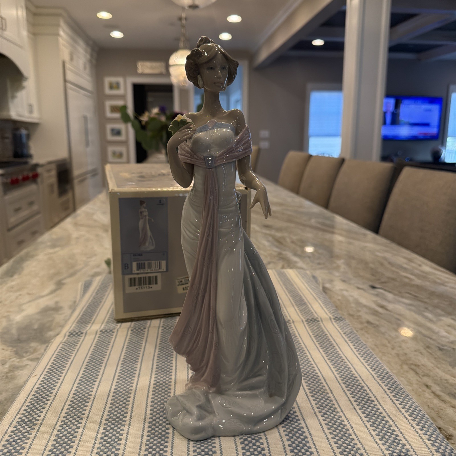Lladro 6366 Summer Infatuation w/ Original Box - Perfect Condition