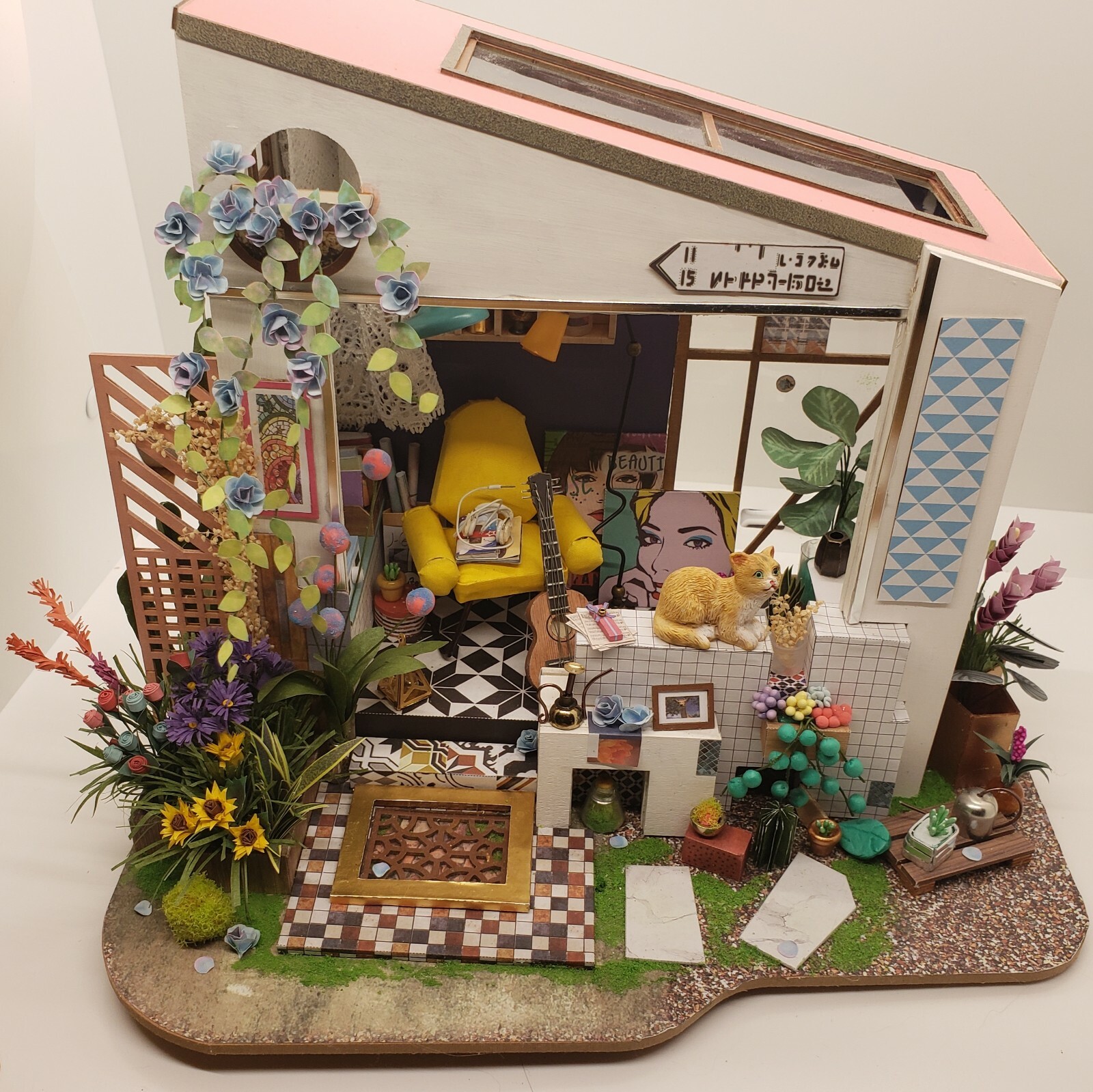 Dollhouse Art Studio - Completed Miniature - Handmade - Garden - Plants - Music Dollhouse Art Studio - Completed Miniature - Handmade - Garden - Plants - Music