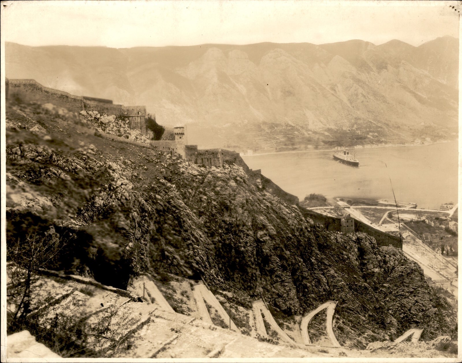 GA249 Approx 1920s-30s Orig Photo FORTIFICATION WALLS CATTARO KOTOR YUGOSLAVIA GA249 Approx 1920s-30s Orig Photo FORTIFICATION WALLS CATTARO KOTOR YUGOSLAVIA