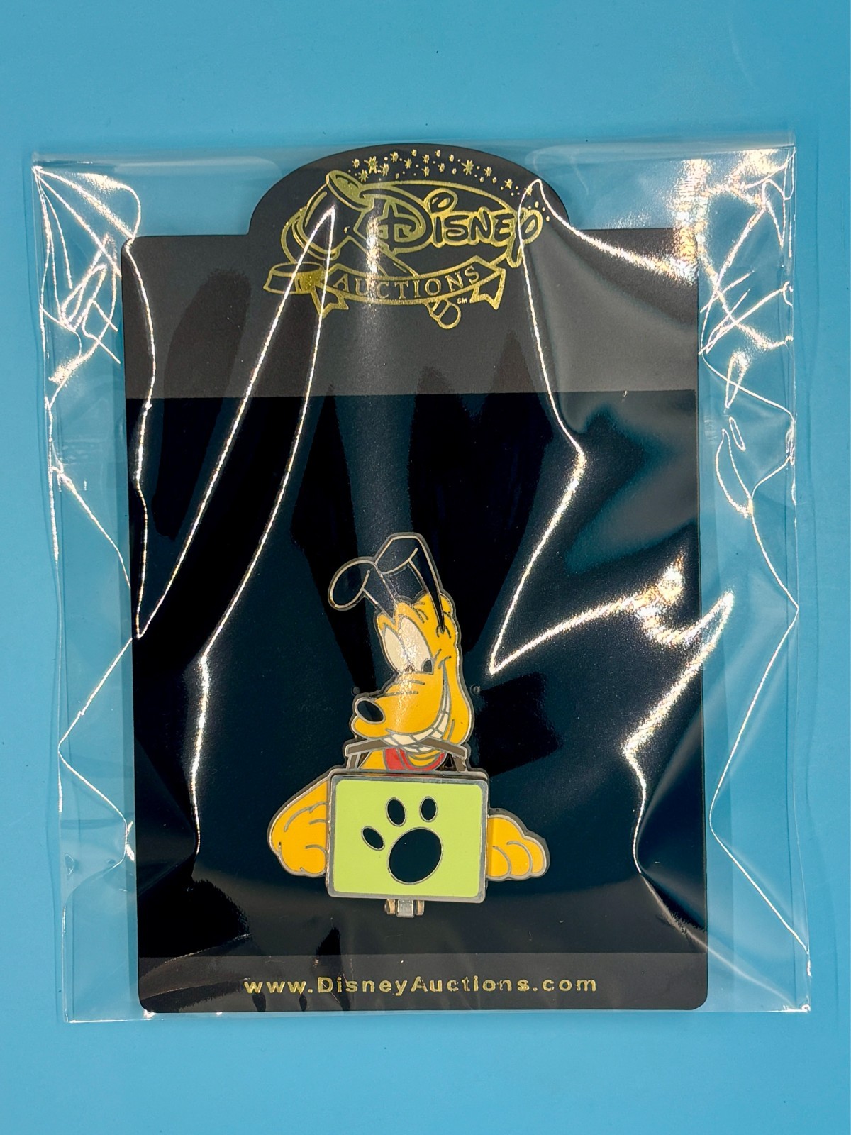 Disney Auctions LE 100 Lunch Box PLUTO Pin – Excellent Condition