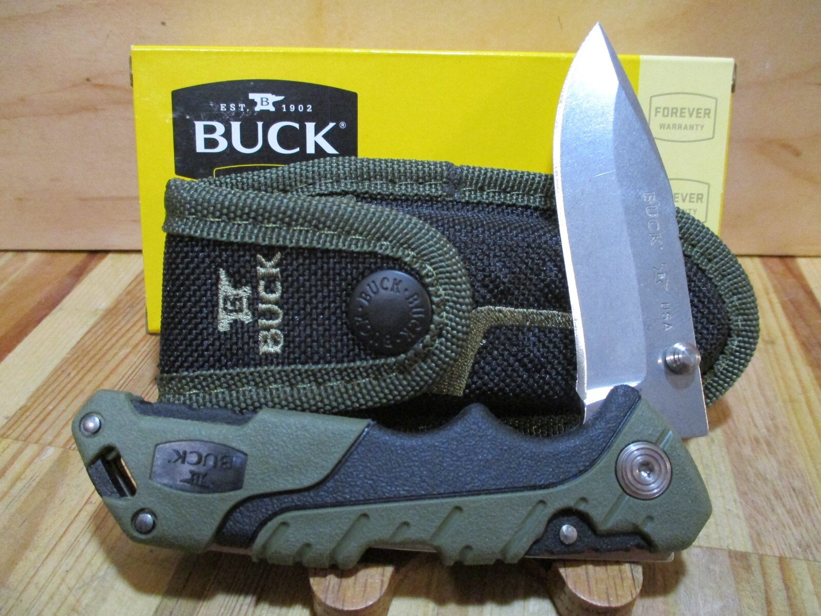 NIB Buck USA Pursuit 661 Folding Pocket Knife and Nylon Sheath - 11893