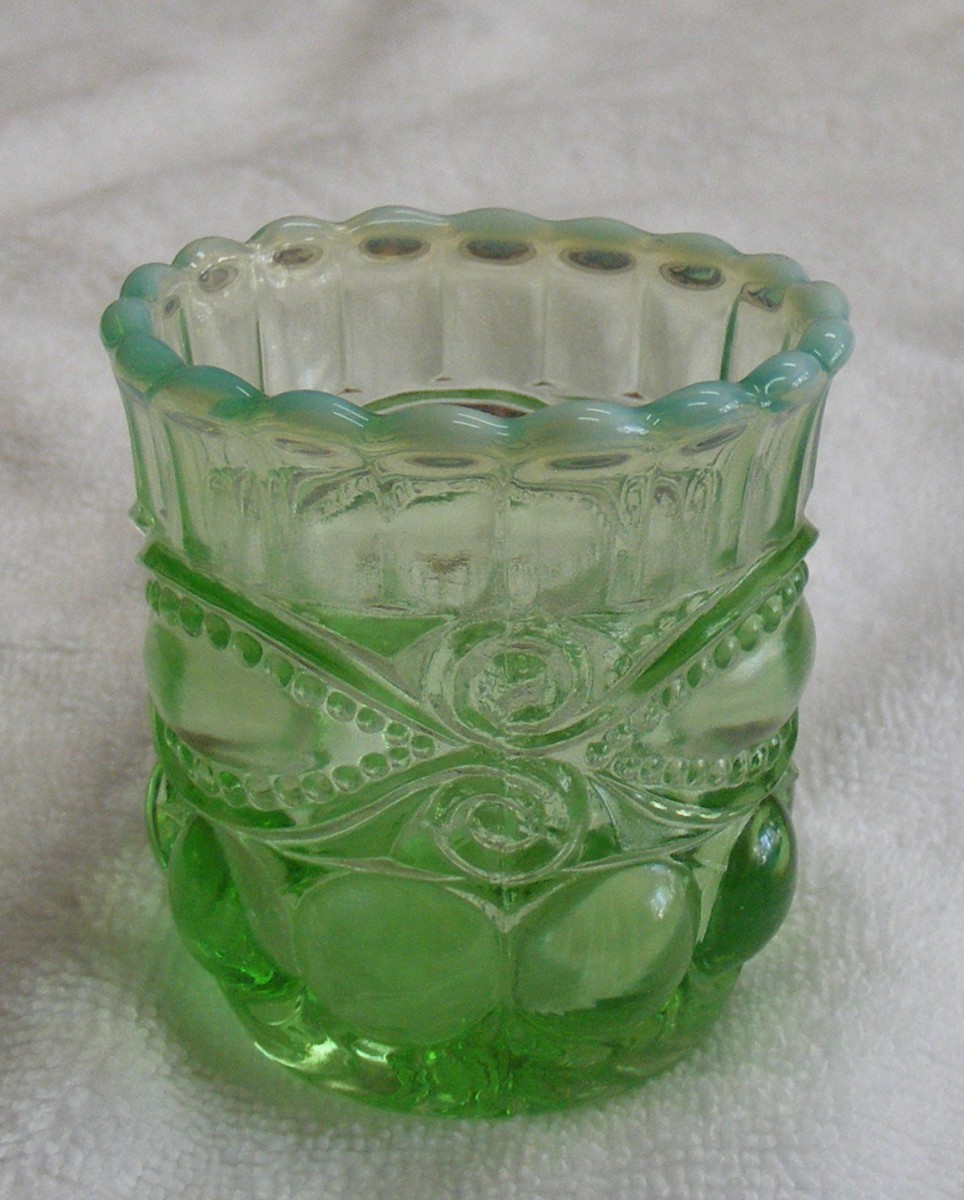 GREEN OPALESCENT GLASS EYEWINKER TOOTHPICK HOLDER UNMARKED MOSSER?
