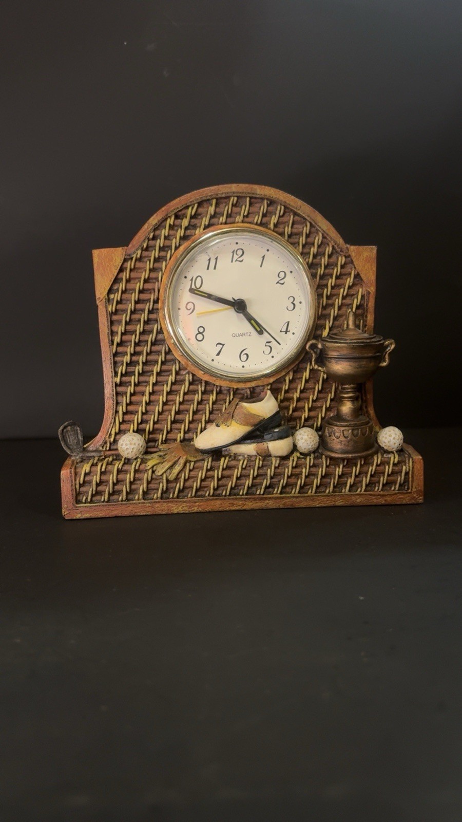 Vintage 3D Golf Theme Mantel Clock Faux Basketweave Trophy Resin Desk Clock