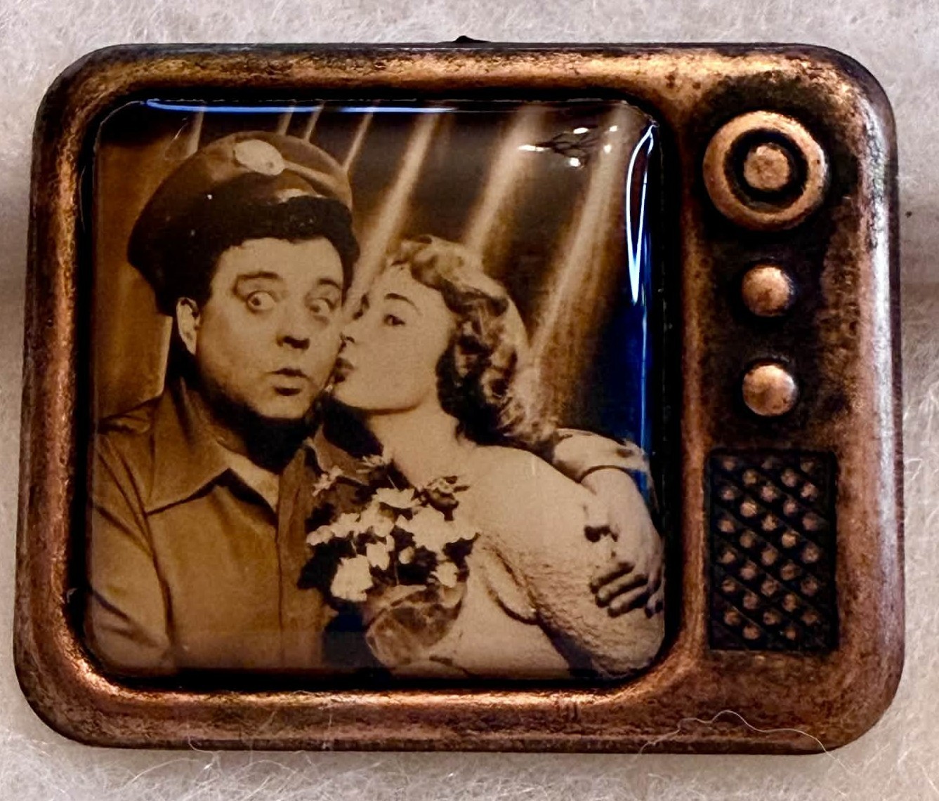 SCARCE VINTAGE 1960's, THE HONEYMOONERS Miniature Television Shaped Pin