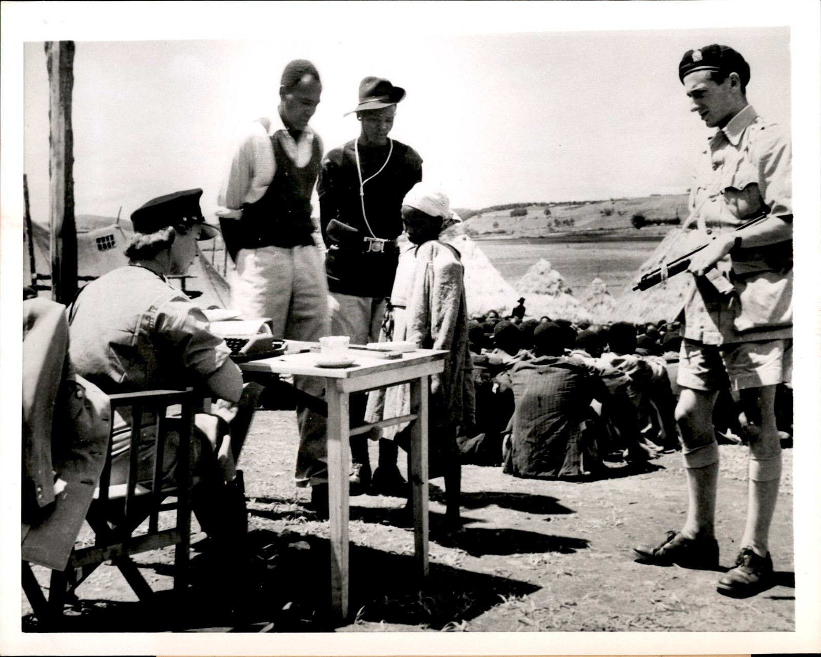 GA199 1953 Original Photo DET INSPECTOR JOAN BECKER AFTER MAU-MAU RAID KENYA GA199 1953 Original Photo DET INSPECTOR JOAN BECKER AFTER MAU-MAU RAID KENYA