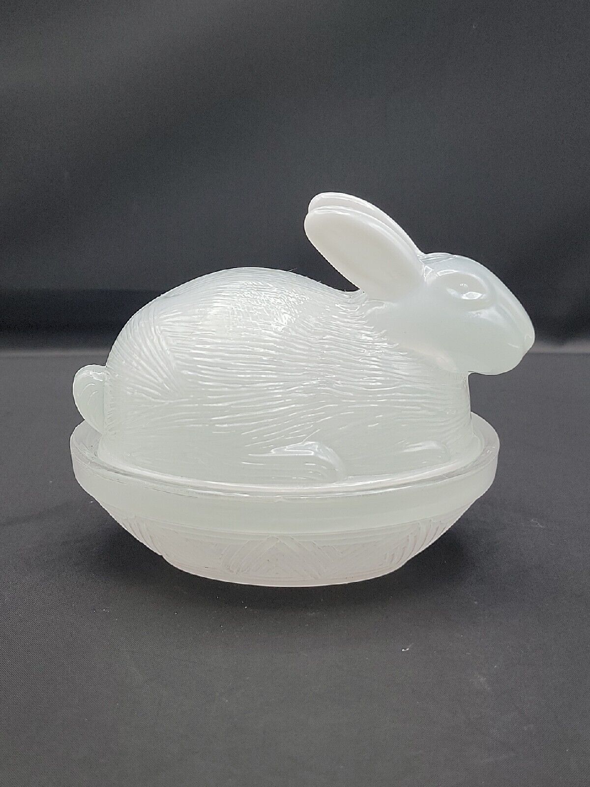 White Glass Bunny Rabbit On Nest Dish Covered Candy Bowl