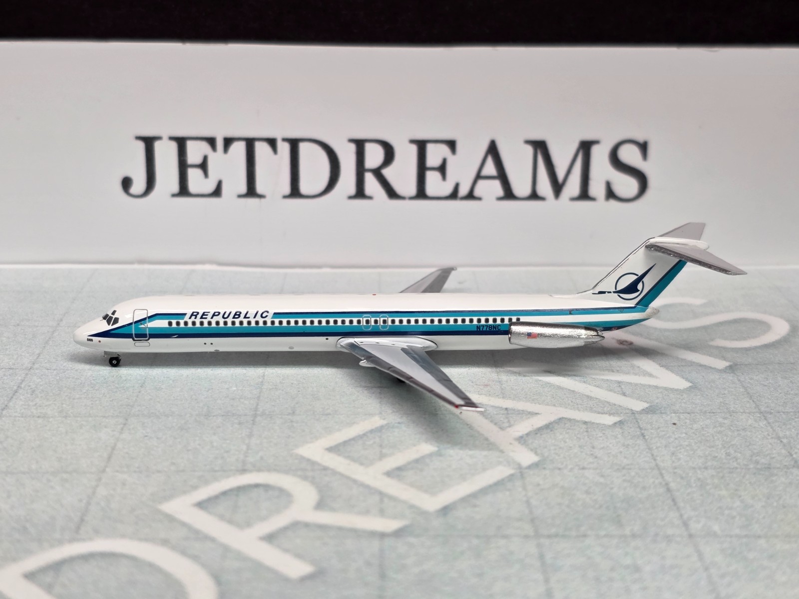 1/400 REPUBLIC AIRWAYS DOUGLAS DC-9-51 1970'S COLORS N778NC AEROCLASSICS
