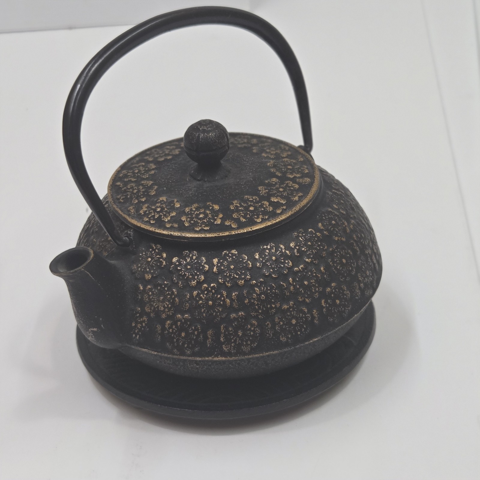 Vintage Iwachu Japan Cast Iron Tea Pot Kettle Gold Sakura with Ocean Wave Trivet