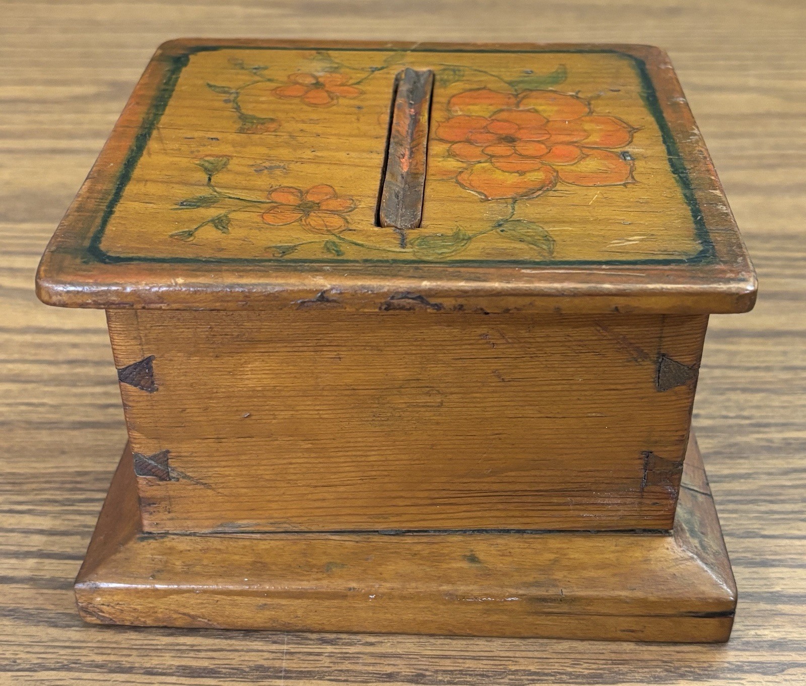 Folk / Tramp Art Cigarette Dispenser Handmade Wooden Box Hand Cut Dovetail c1900
