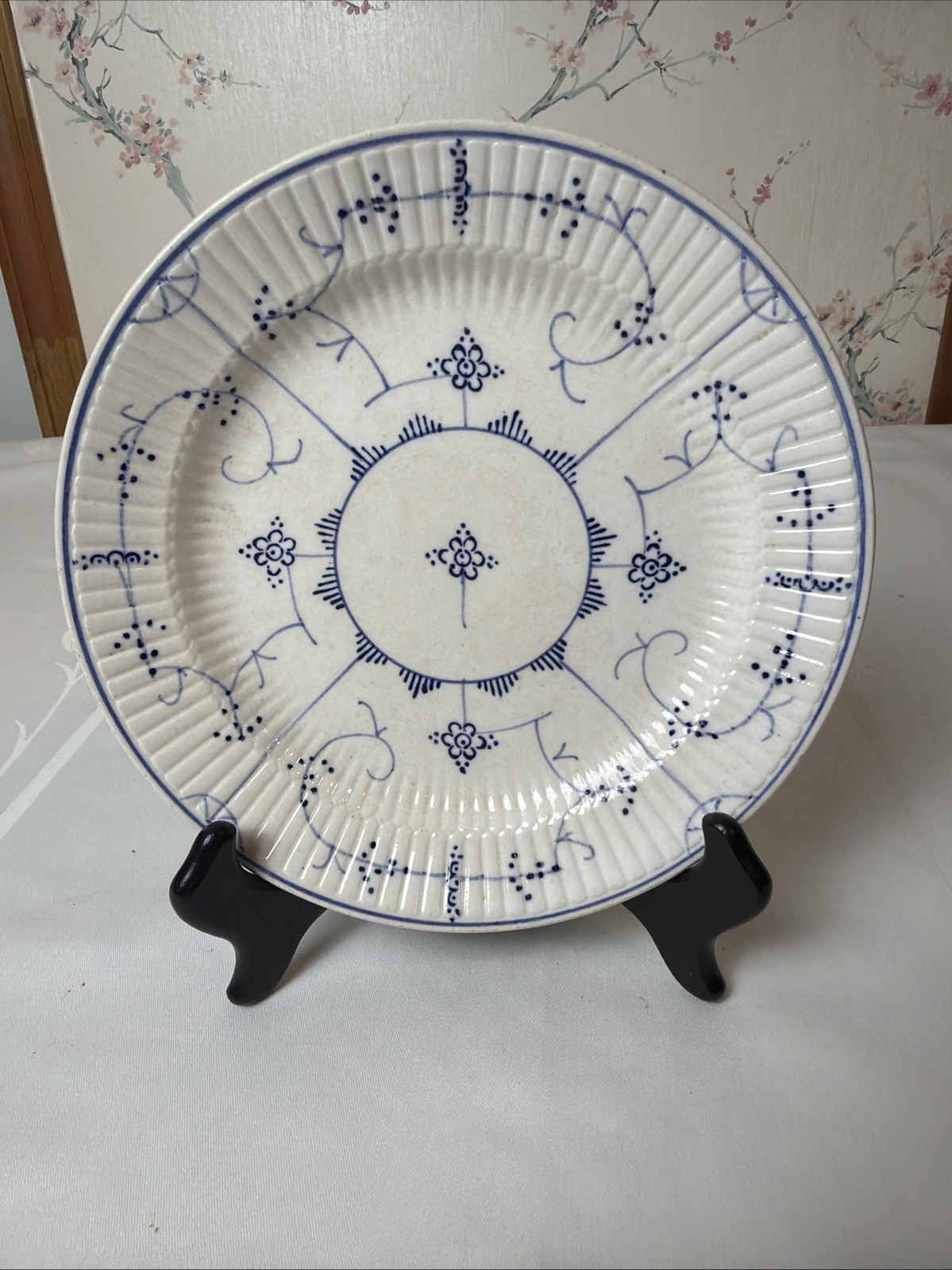 Antique Villeroy & Boch Dresden Plate 1874-1909 confirms its 100+ year history.